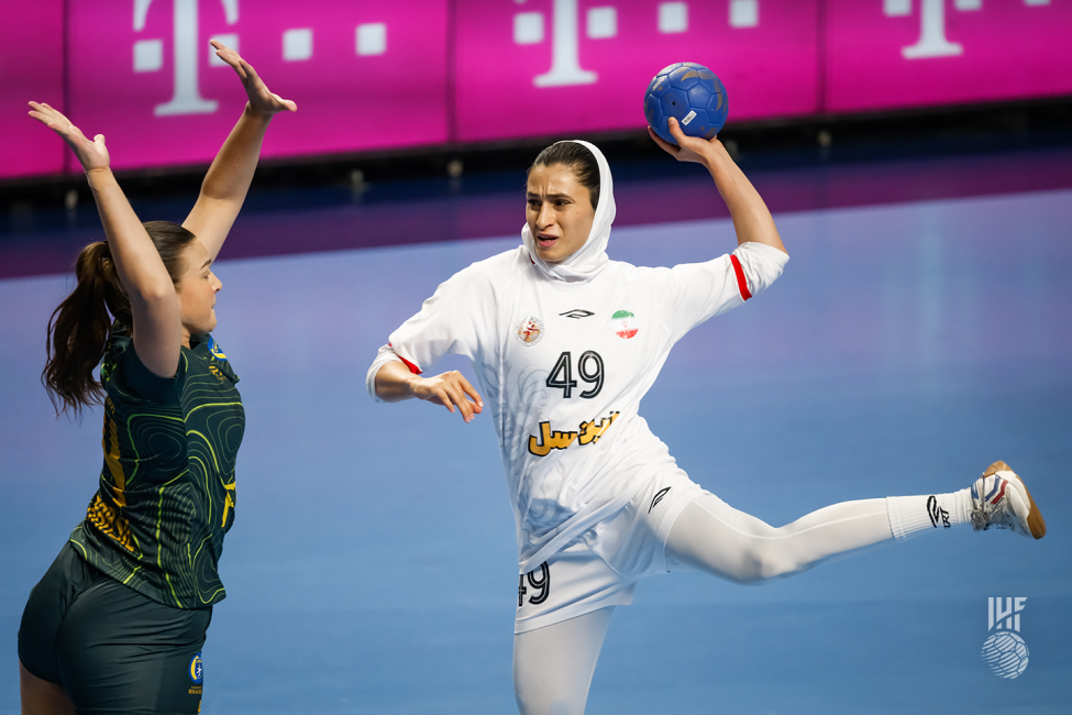 Iran player shooting