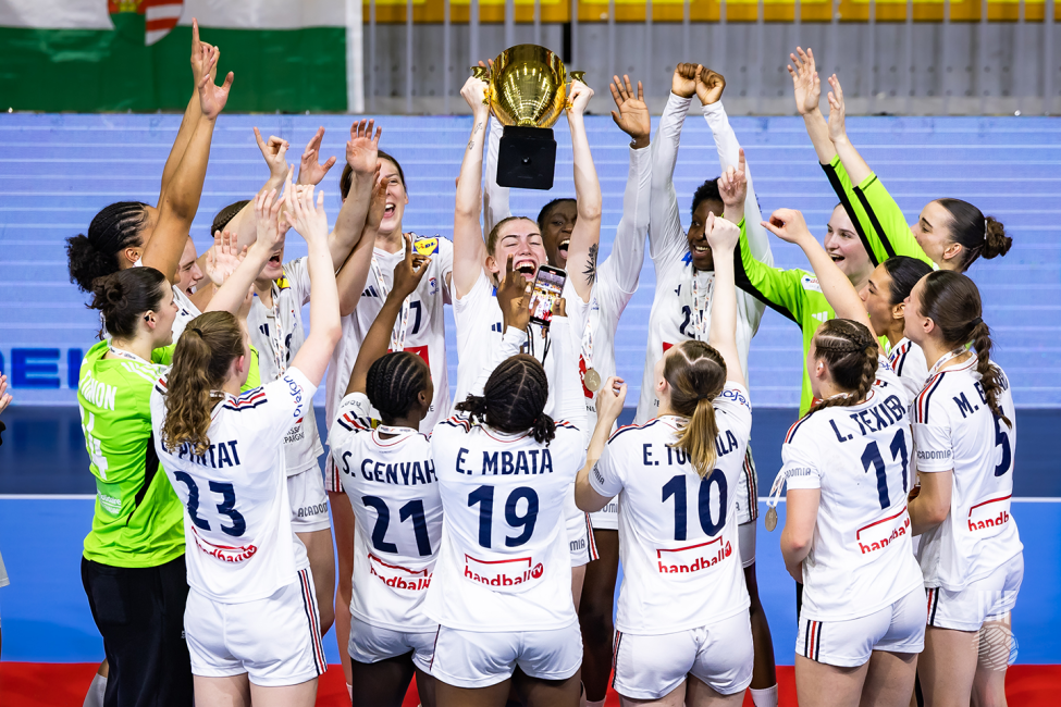 France players celebrating