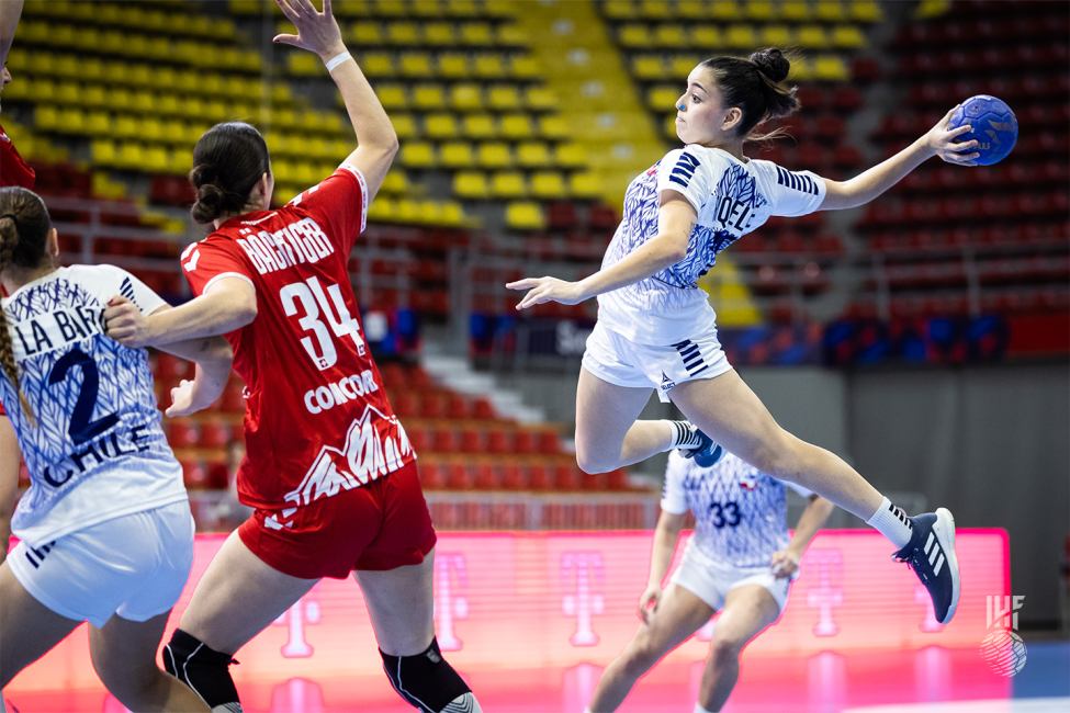 Chile player shooting