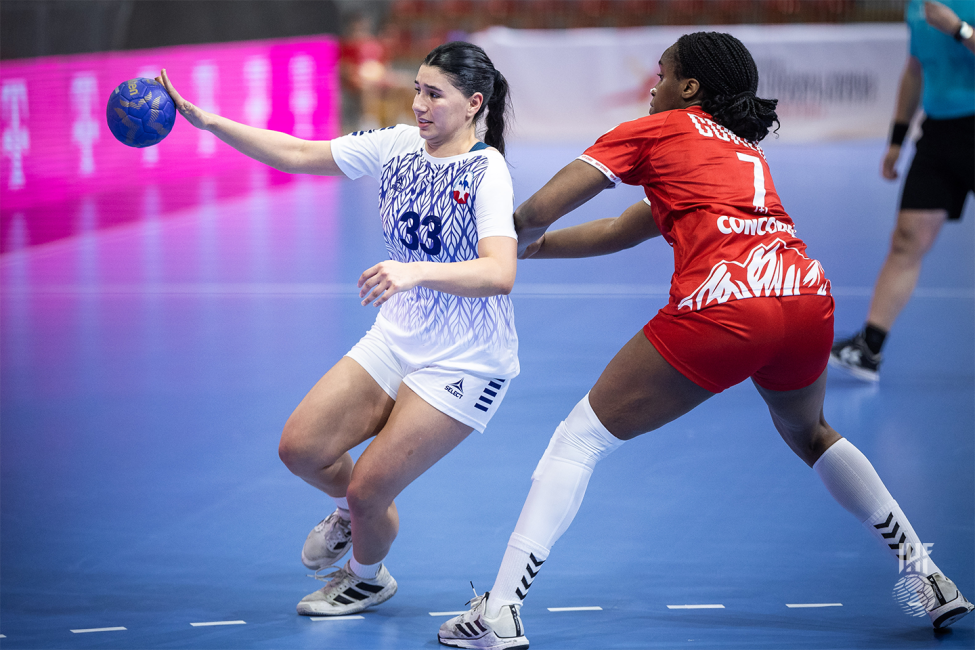 Chile player in attack