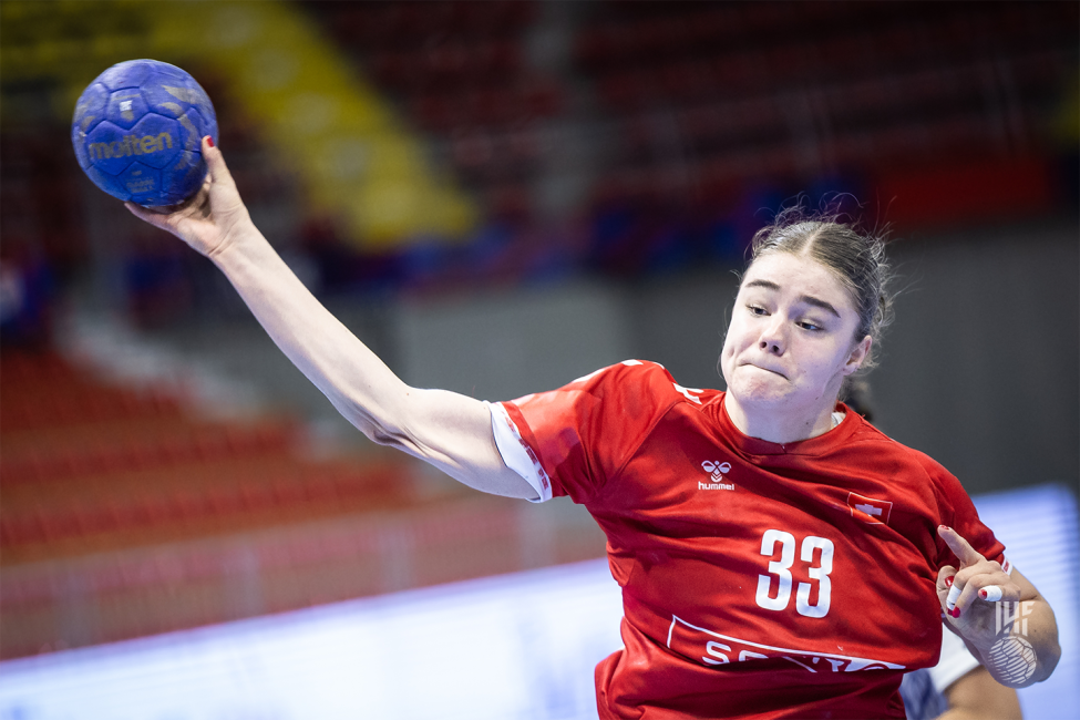 Switzerland player shooting