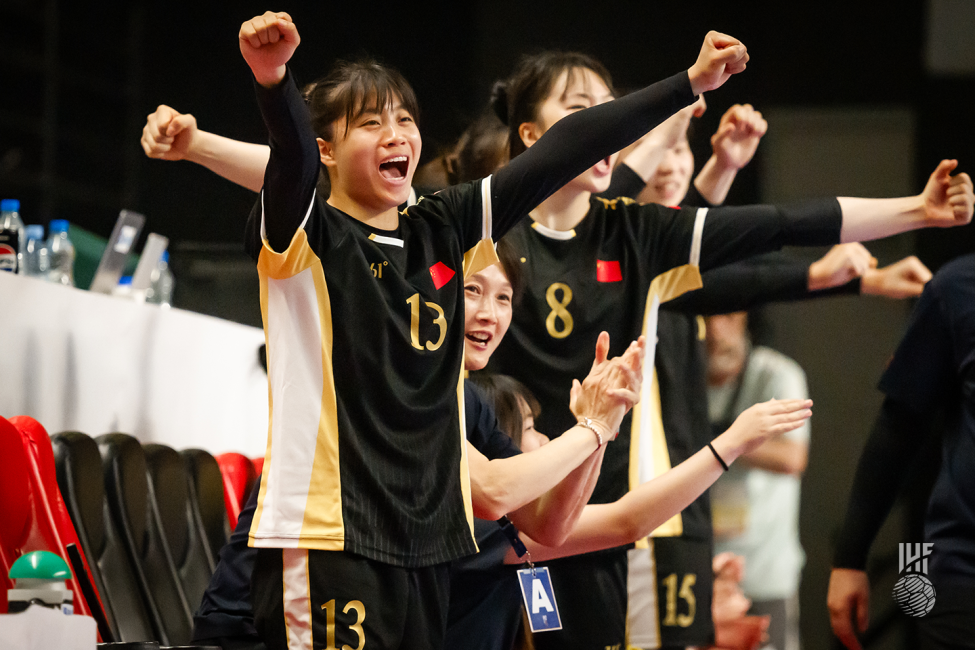 China players celebrating