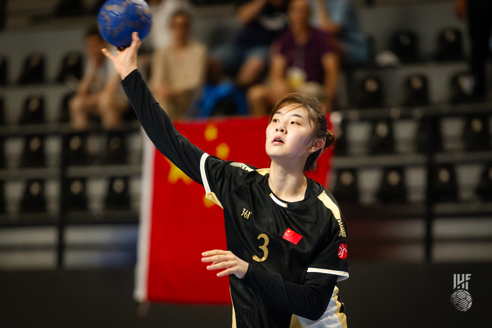 China player passing
