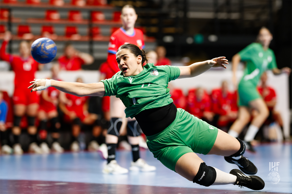 Algeria player shooting