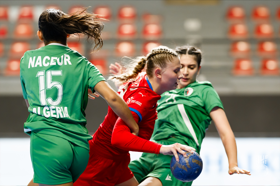 Czechia player attacking
