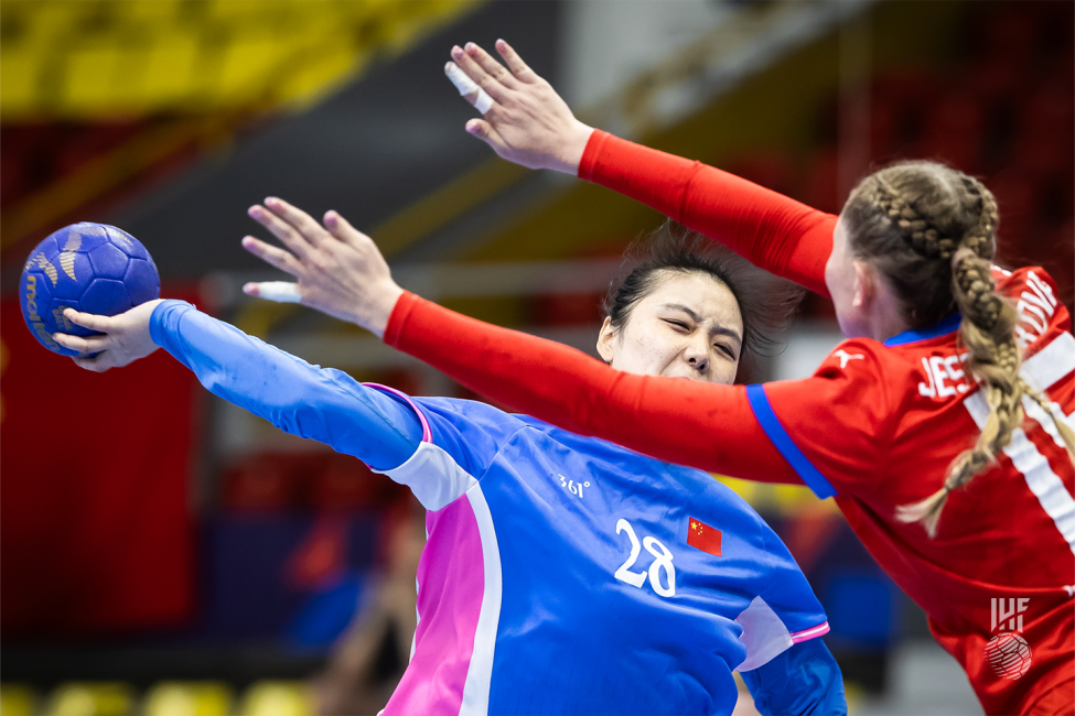 China player attacking