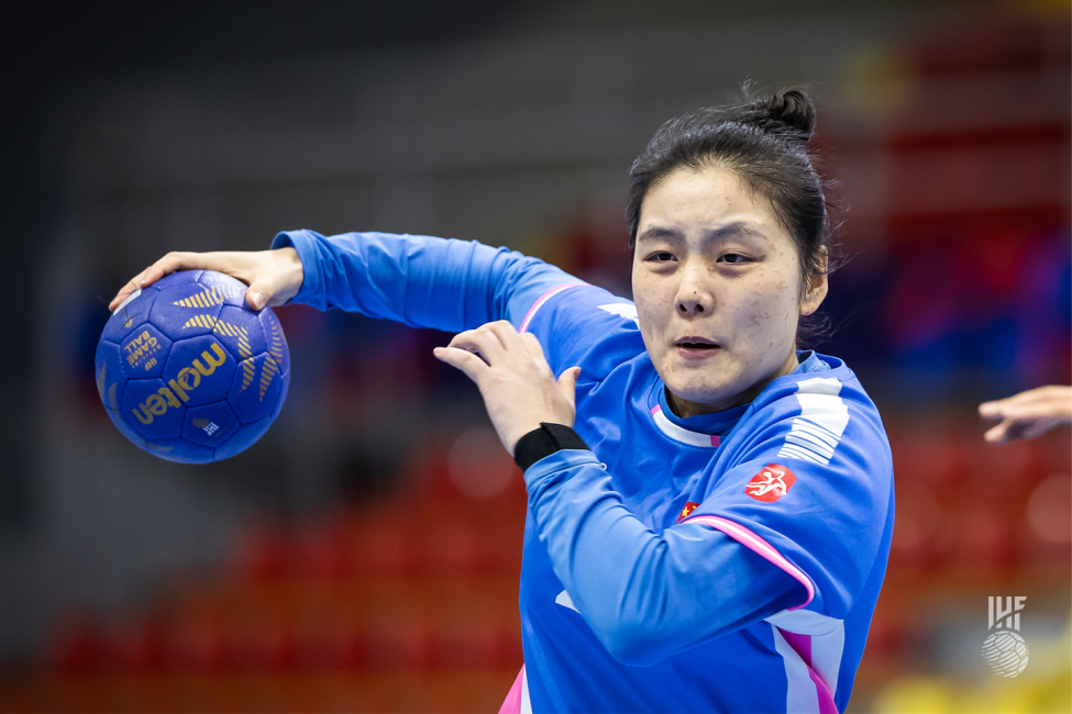 China player attacking