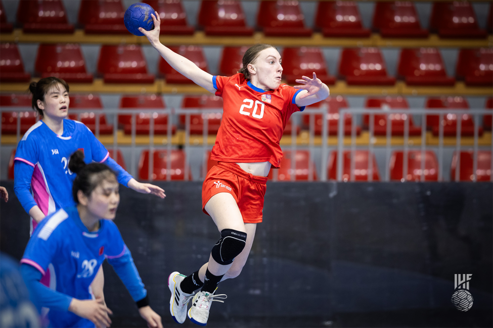 Czechia player shooting