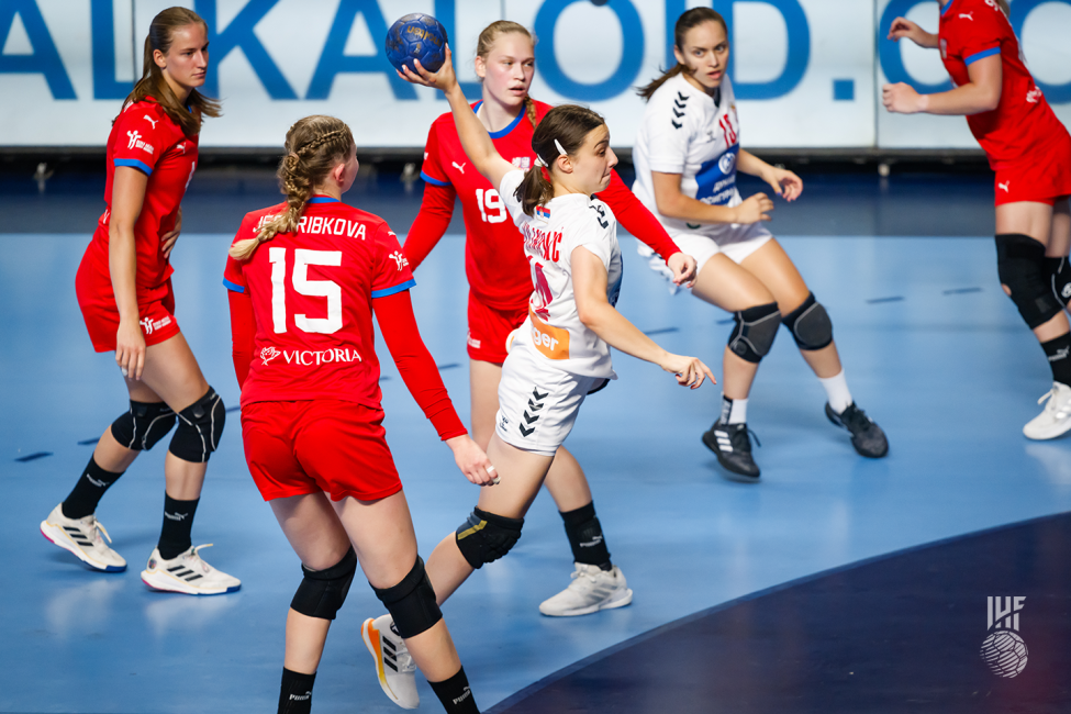 Serbia player shooting