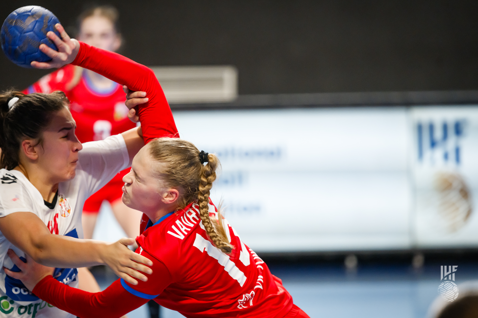 Czechia player attacking