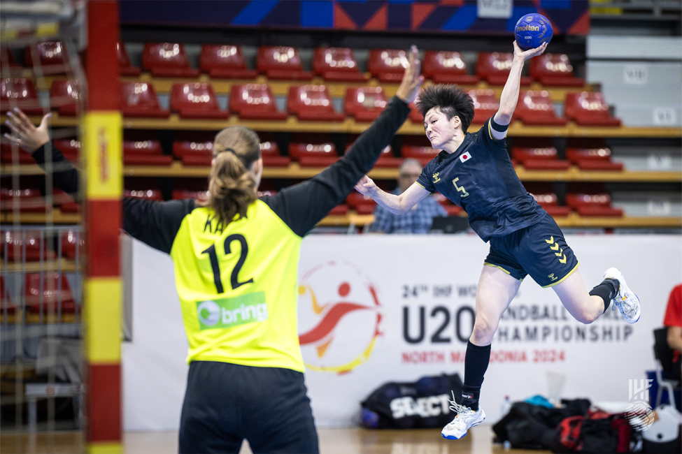 Japan player shooting