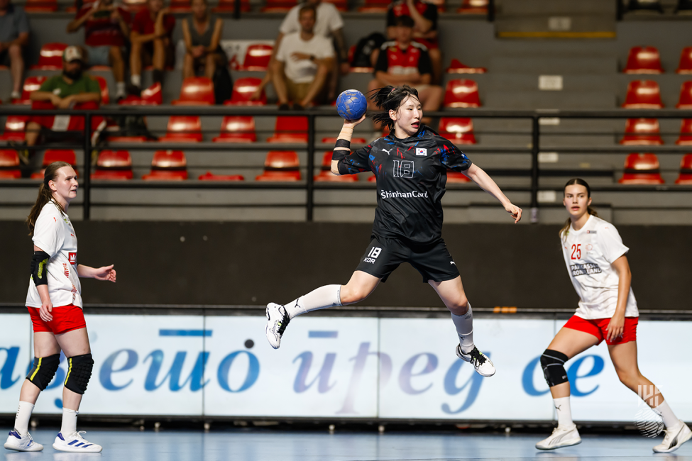 Rep. Of Korea player shooting