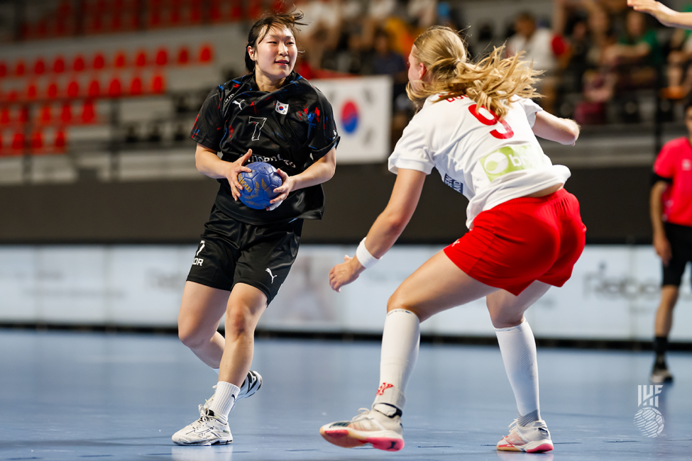 Rep. Of Korea player attacking