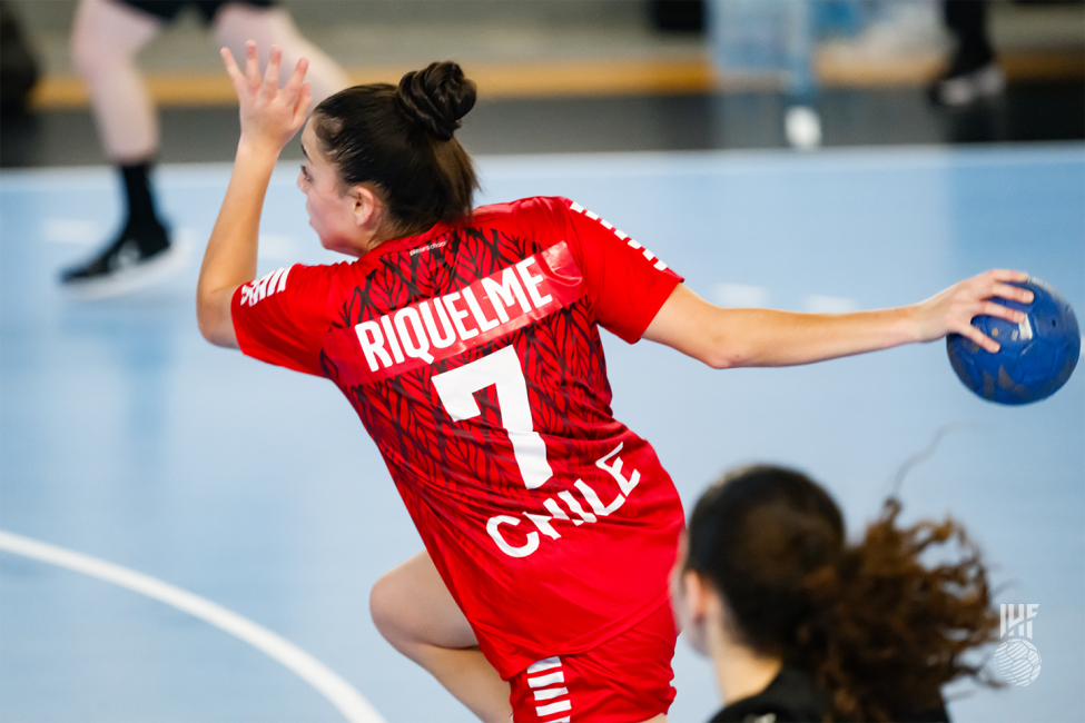 Chile player shooting