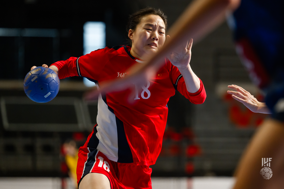 China player attacking
