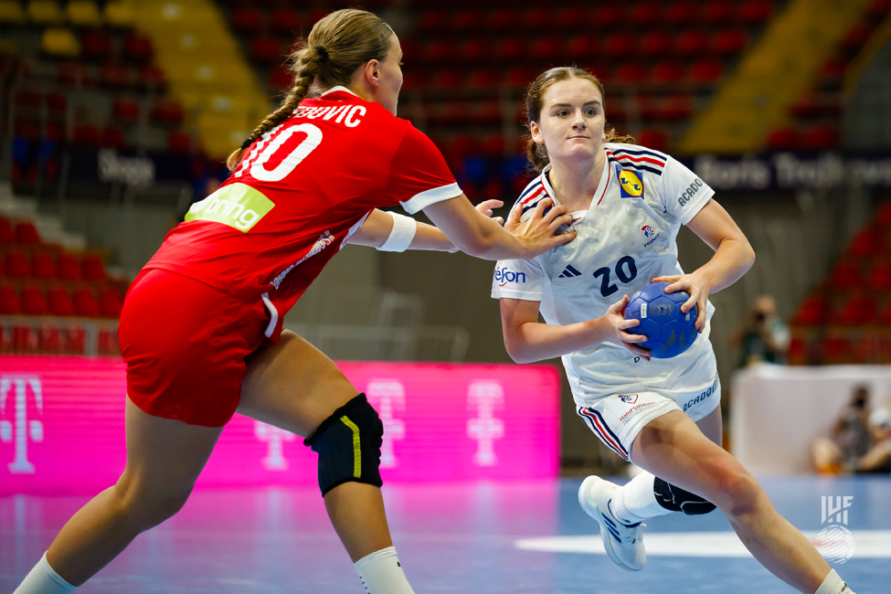 France player attacking