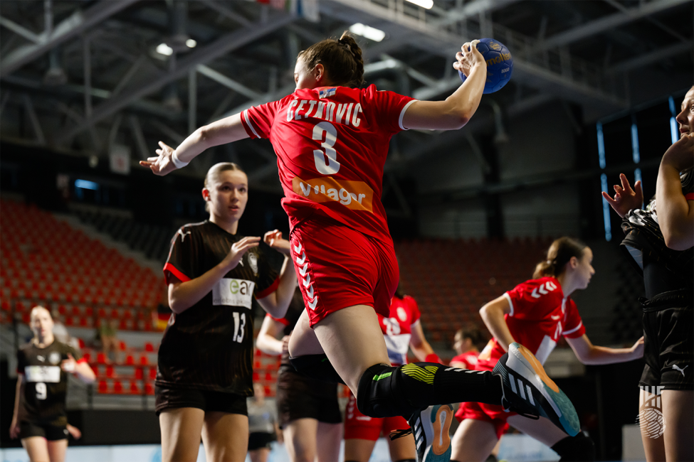 Serbia player shooting