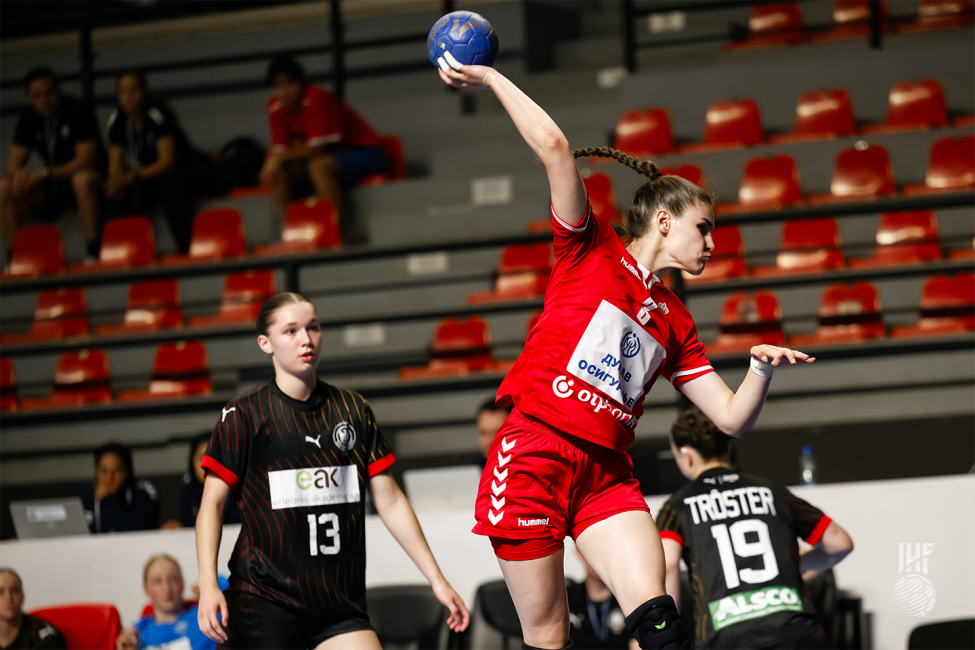 Serbia player shooting