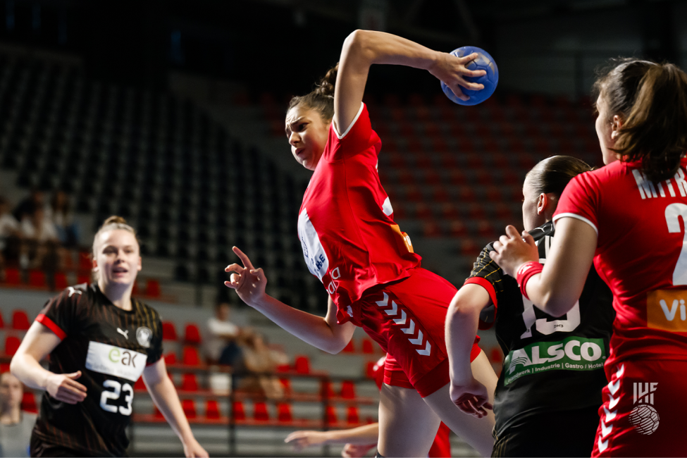 Serbia player shooting