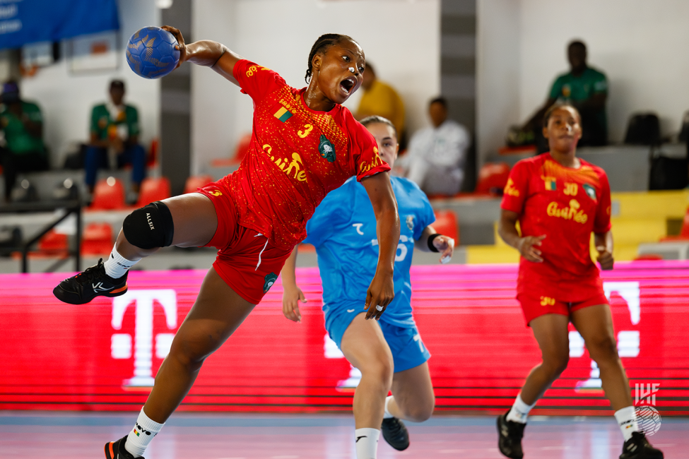 Guinea player shooting