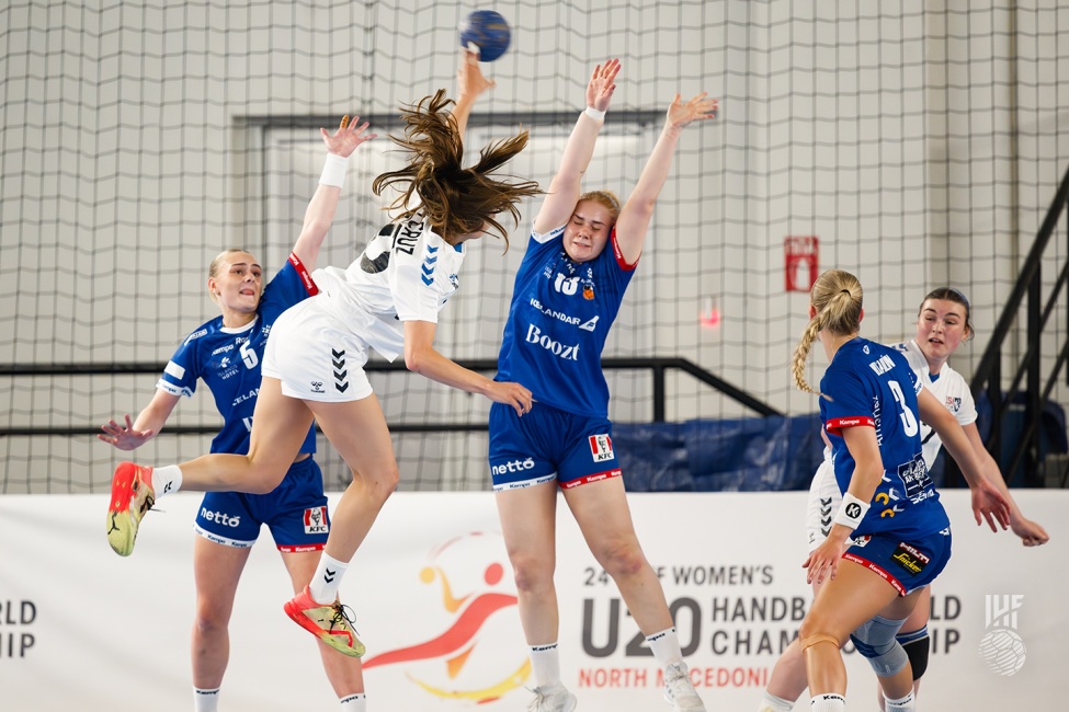 USA player shooting