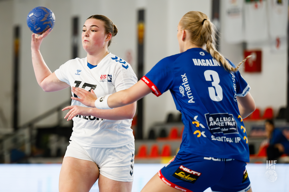 USA player passing