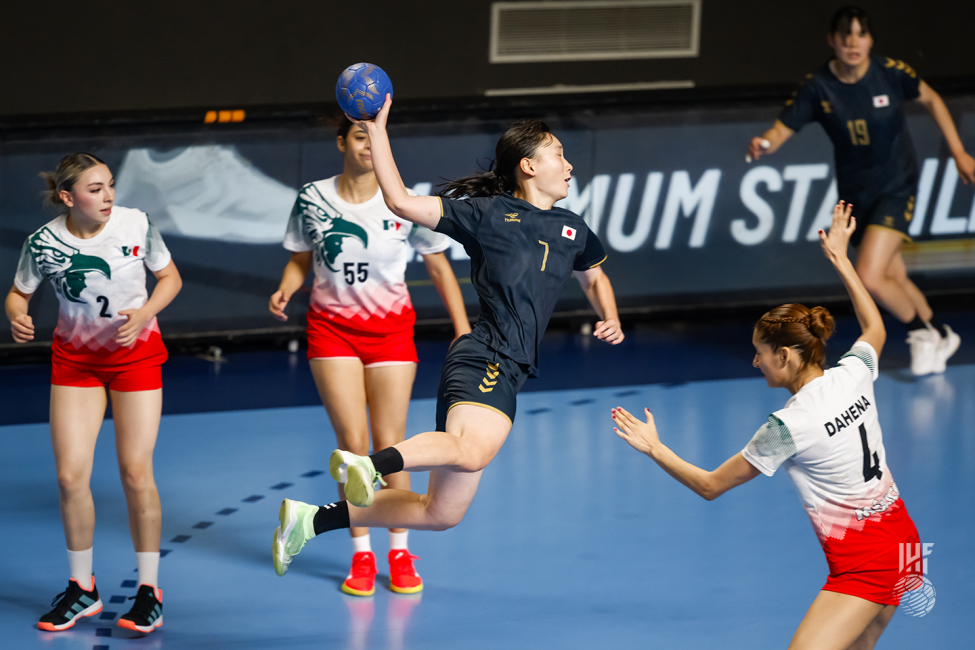 Japan player shooting