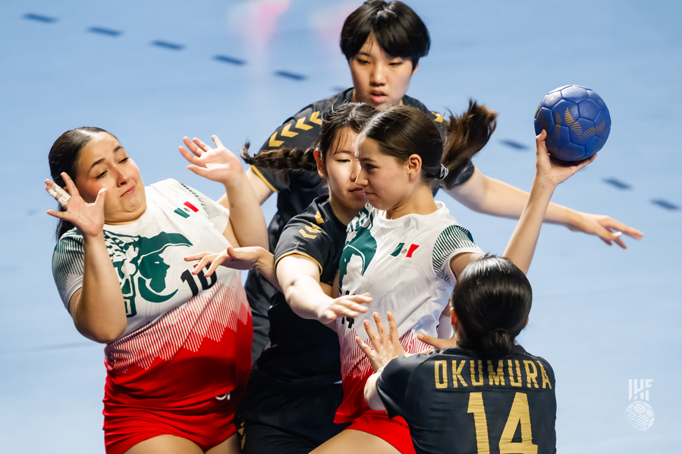 Mexico player shooting
