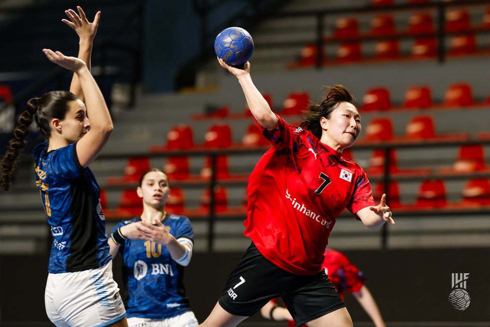 Republic of Korea player shooting