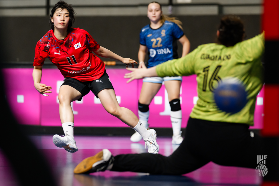 Republic of Korea player shooting