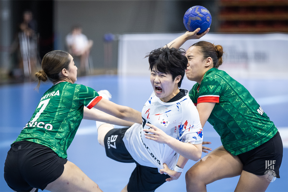 Korea player attacking