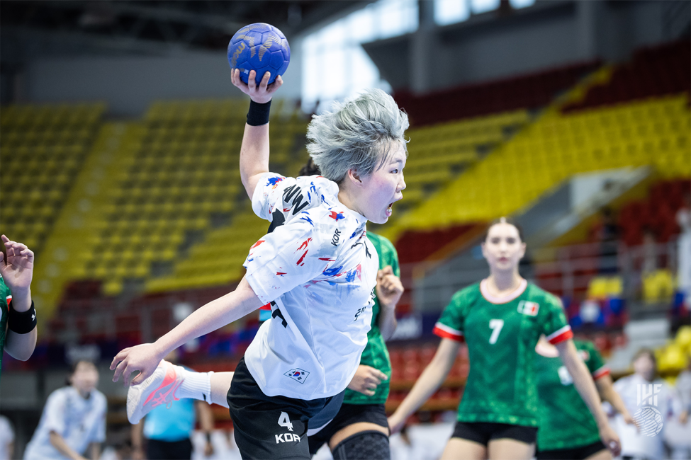 Korea player shooting
