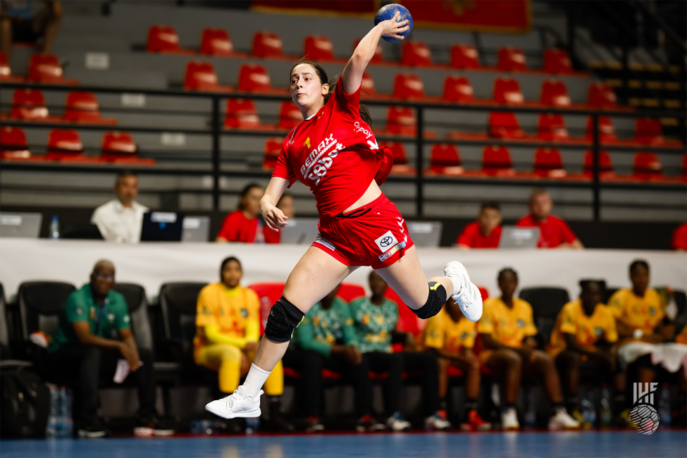 Montenegro player shooting