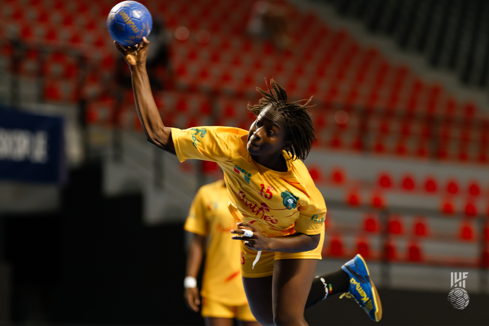 Guinea player shooting