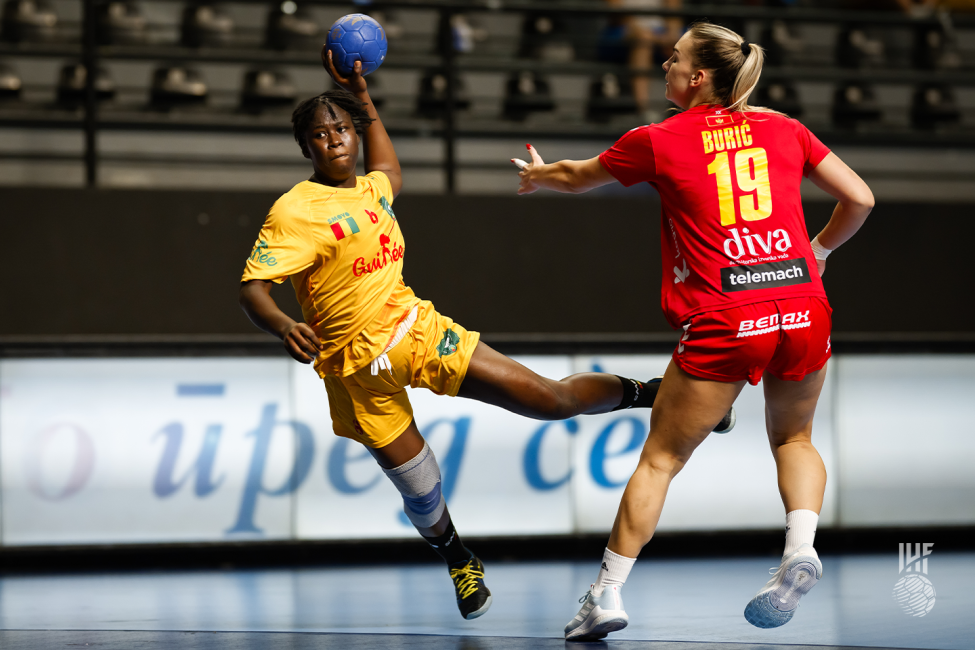 Guinea player shooting