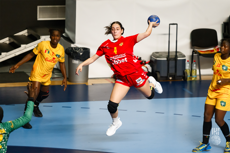 Montenegro player shooting