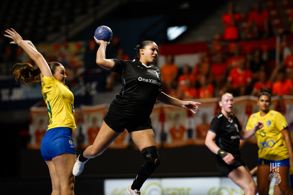 Netherlands player shooting