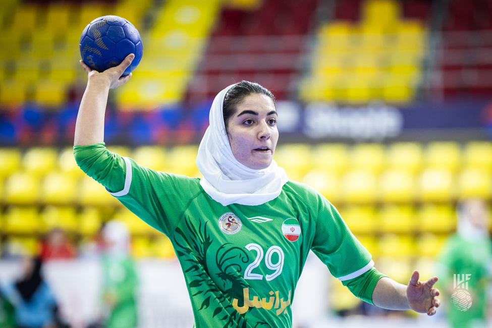 Iran player shooting