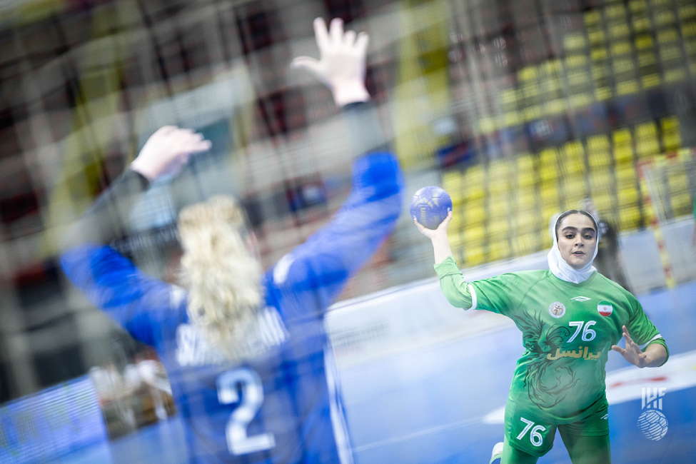 Iran player shooting