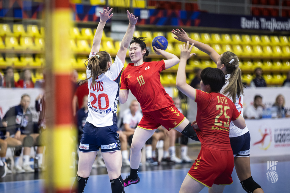 Japan player shooting