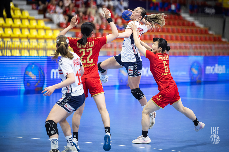 Norway player shooting