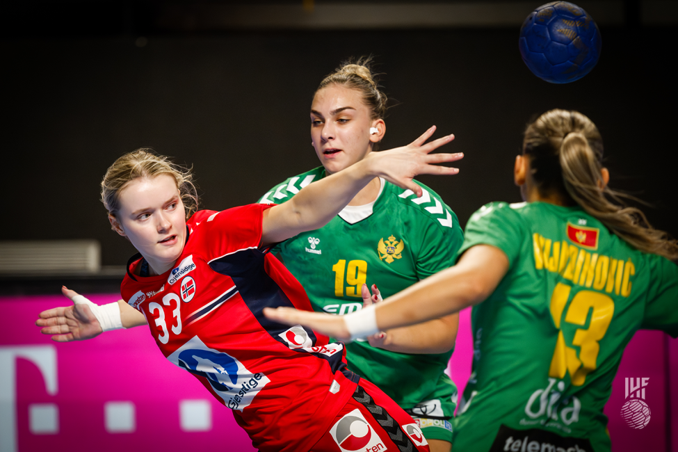 Norway player passing