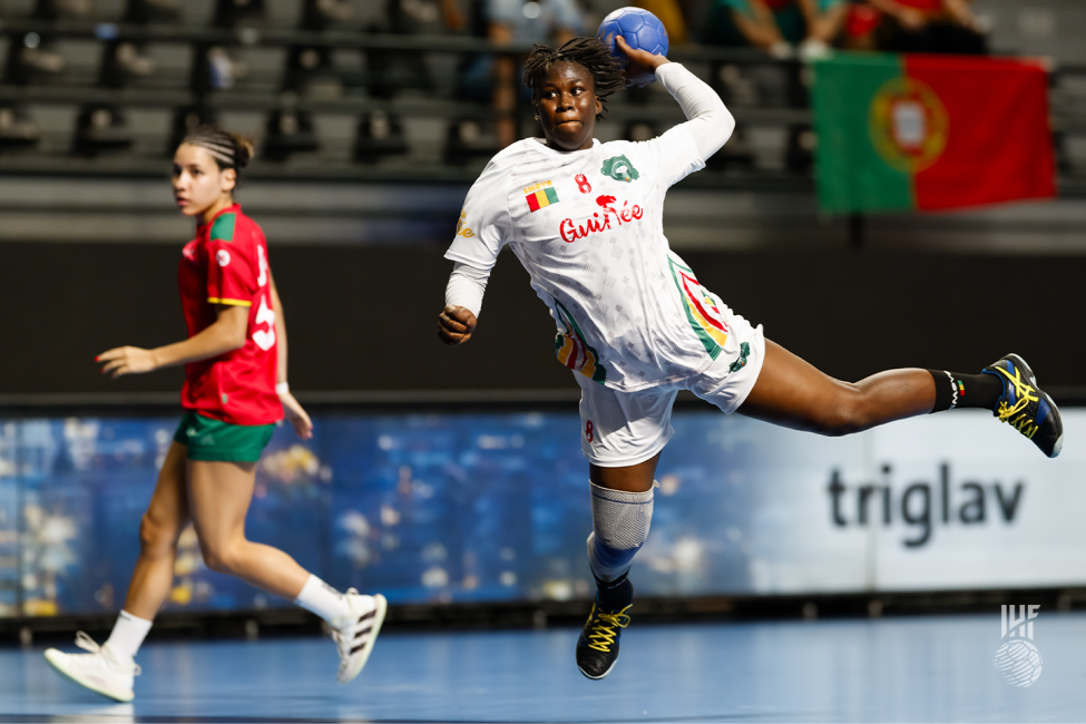 Guinea player shooting