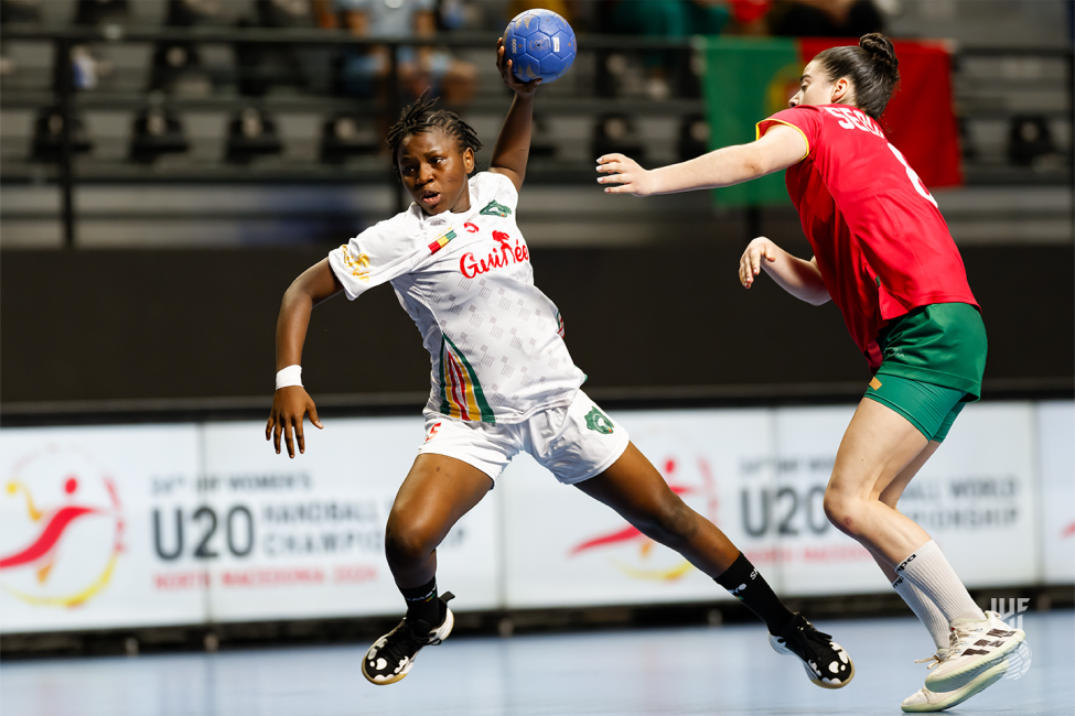 Guinea player shooting