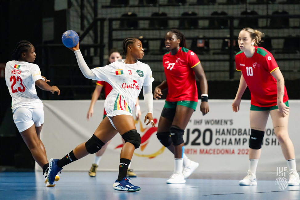 Guinea player shooting