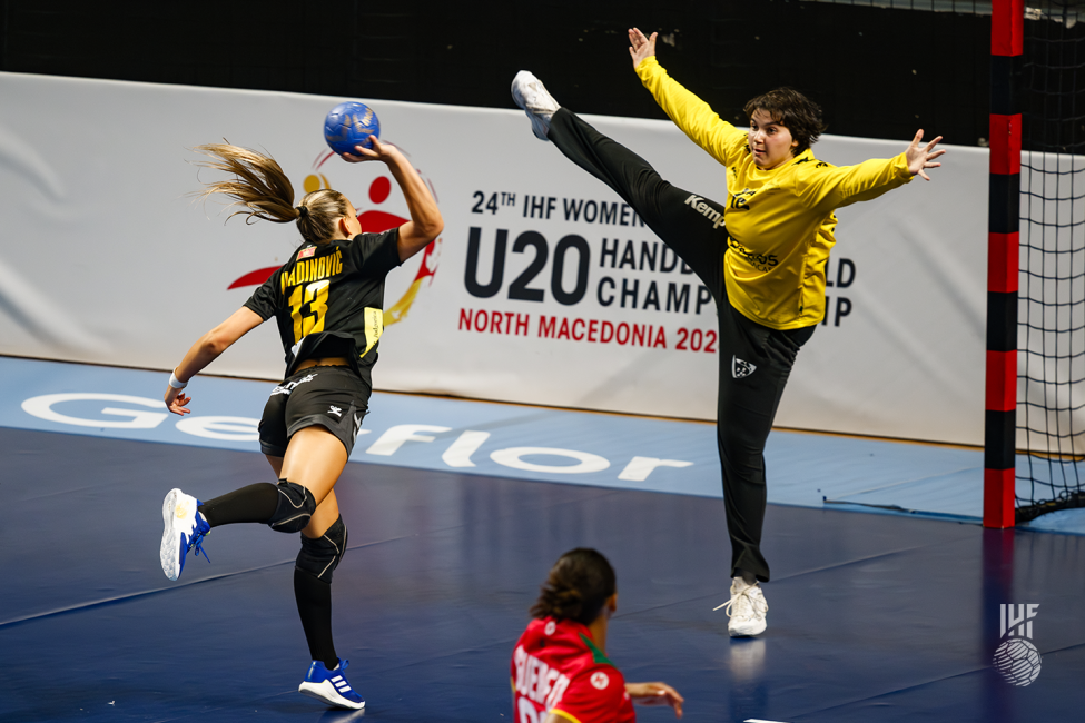 Montenegro player shooting