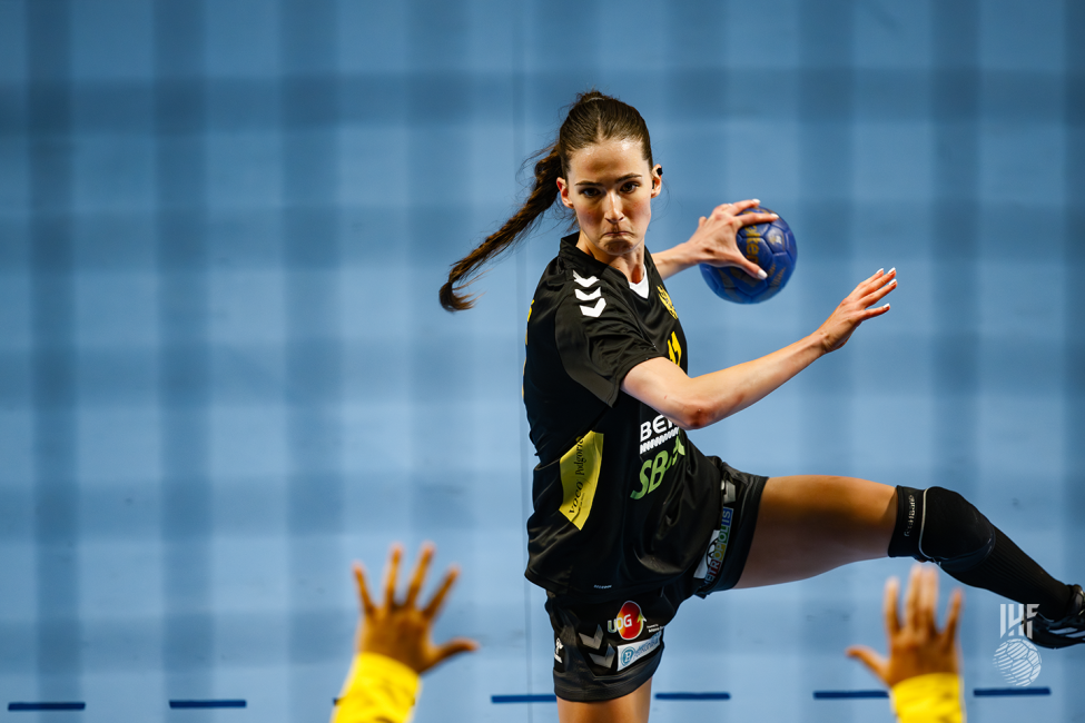 Montenegro player shooting