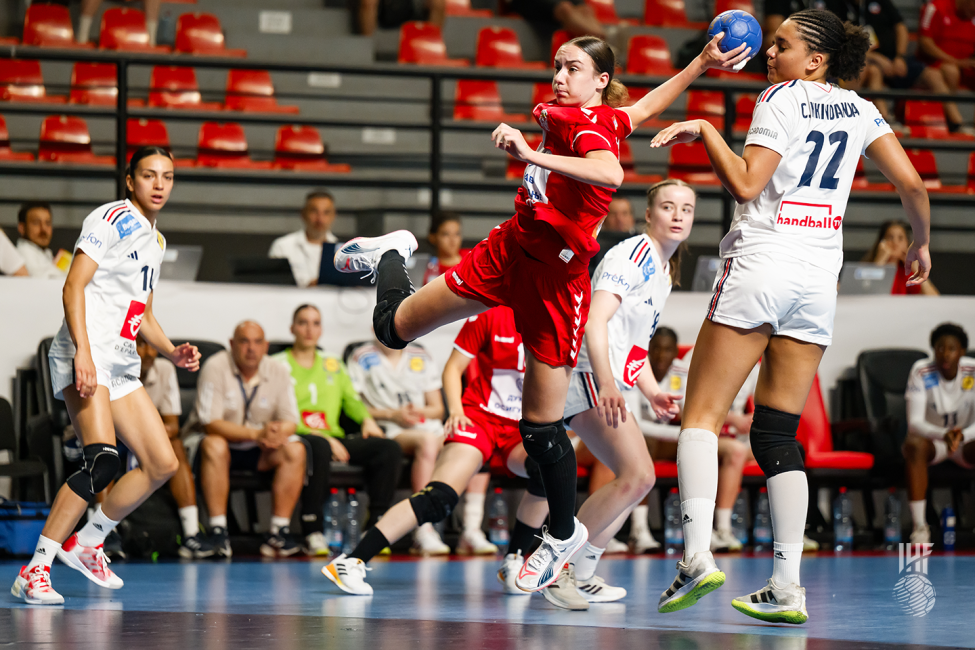 Serbia player shooting