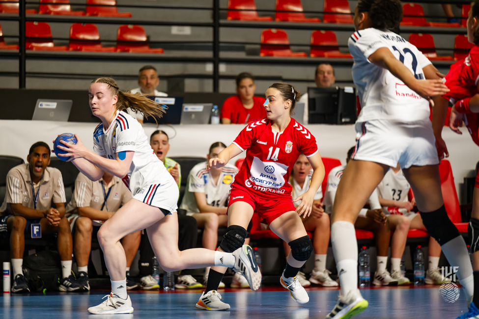 France player attacking
