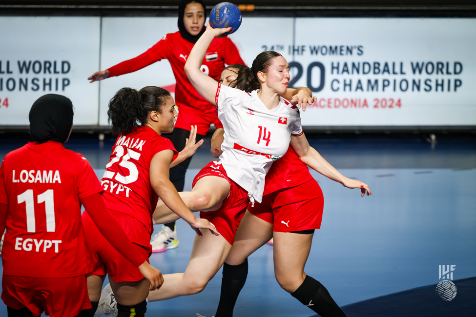 Switzerland player shooting